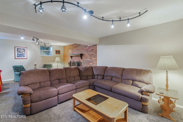 8903 Ormand Lane, Knoxville, TN 37923