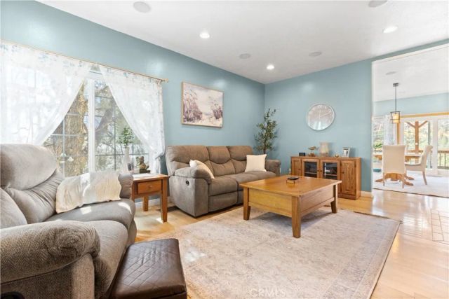 6284 Apple Vista Dr, Wrightwood, CA 92397