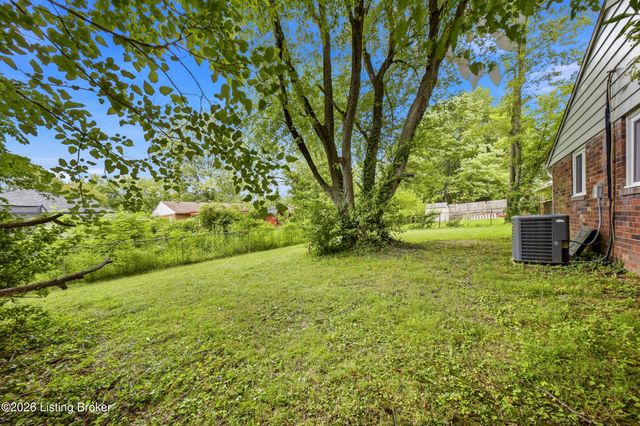 5610 Riata Ct, Louisville, KY 40218