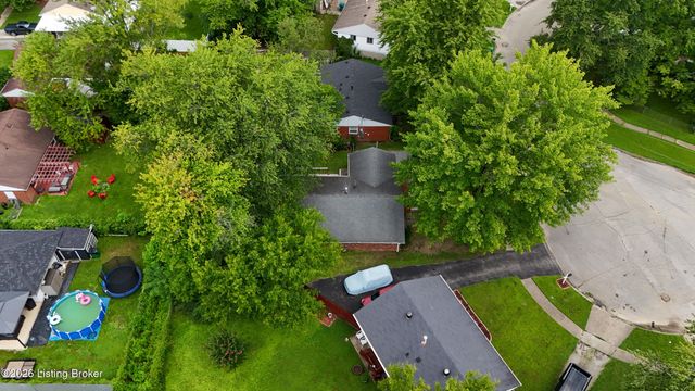 5610 Riata Ct, Louisville, KY 40218