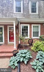 3453 S STAFFORD ST #B, Arlington, VA 22206