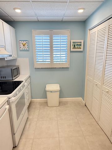 4636 El Mar Dr Apt 602, Fort Lauderdale, FL 33308