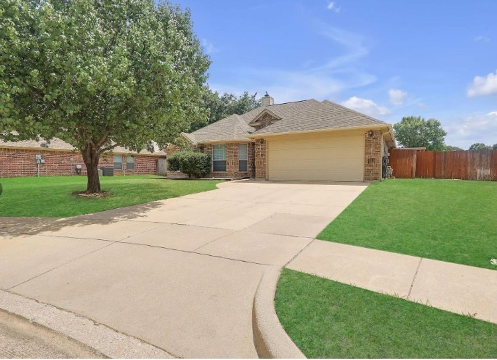 521 Acorn Court, Saginaw, TX 76179 — exterior