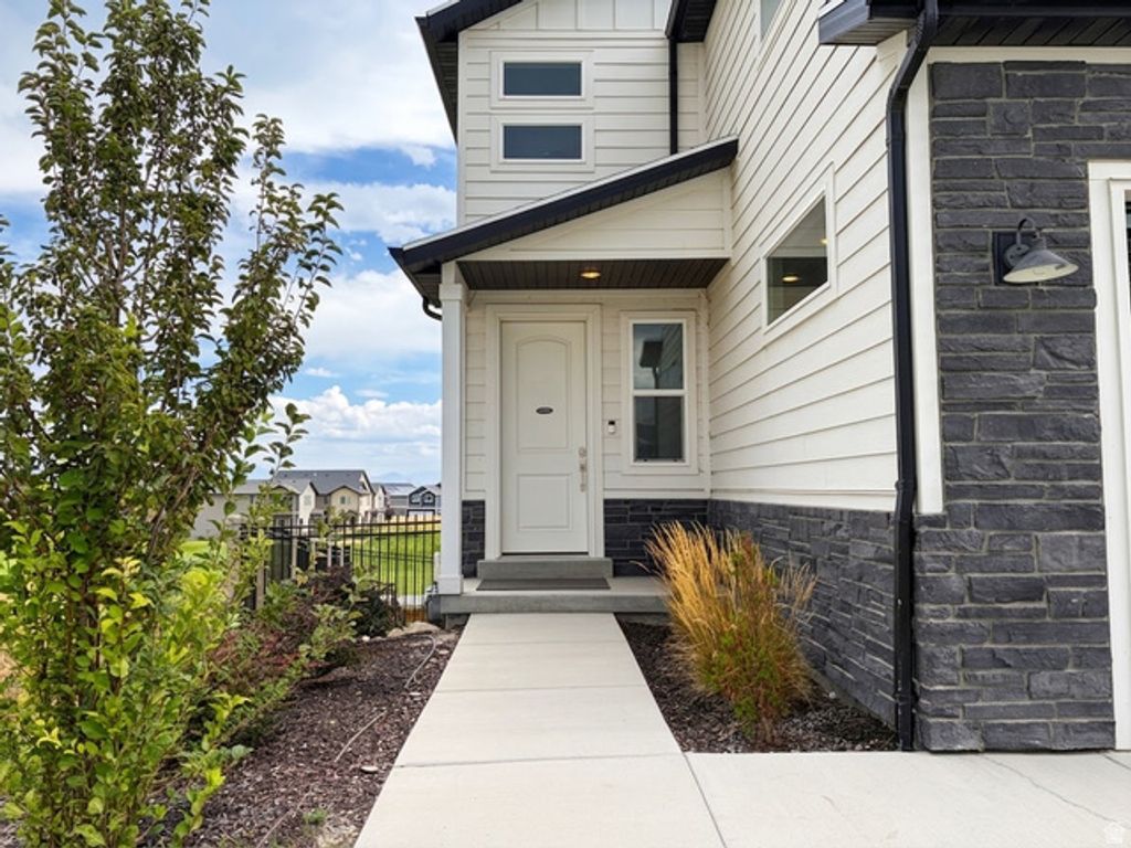 3692 E BARTON CREEK DR, Eagle Mountain, UT 84005 — photo 2