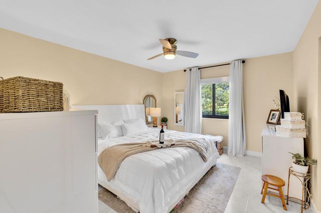 912 SW 9th Street Circle 105, Boca Raton, FL 33486