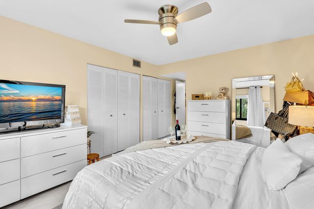 912 SW 9th Street Circle 105, Boca Raton, FL 33486