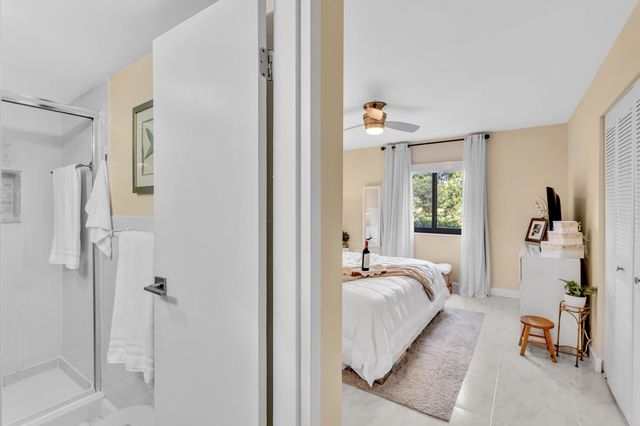 912 SW 9th Street Circle 105, Boca Raton, FL 33486