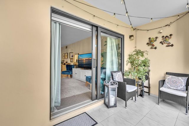 912 SW 9th Street Circle 105, Boca Raton, FL 33486