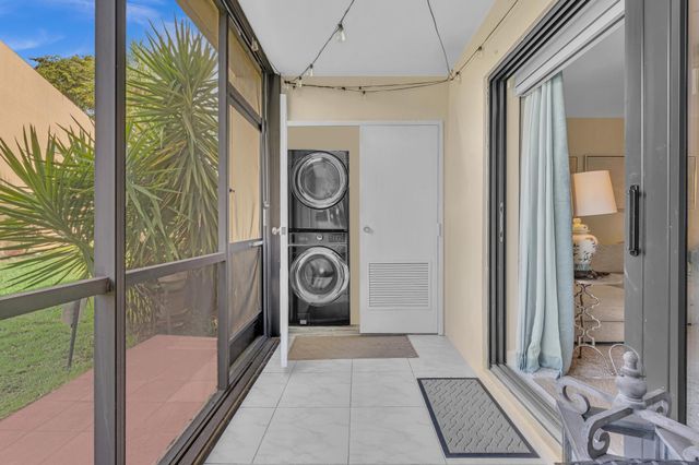912 SW 9th Street Circle 105, Boca Raton, FL 33486