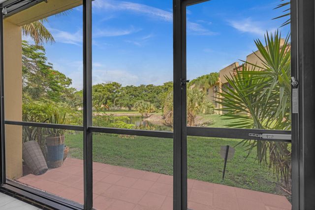 912 SW 9th Street Circle 105, Boca Raton, FL 33486