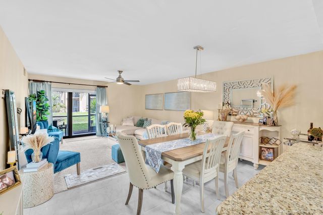 912 SW 9th Street Circle 105, Boca Raton, FL 33486