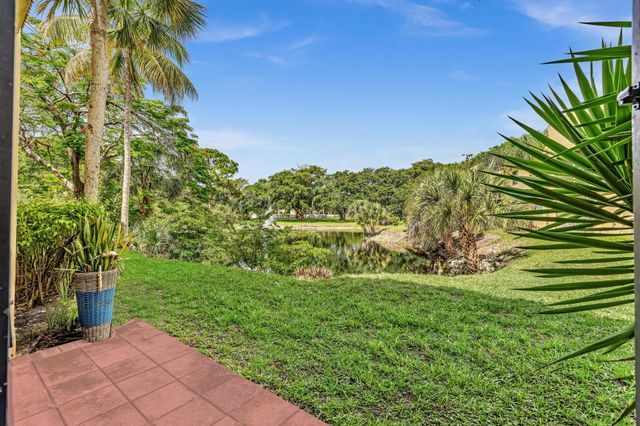 912 SW 9th Street Circle 105, Boca Raton, FL 33486