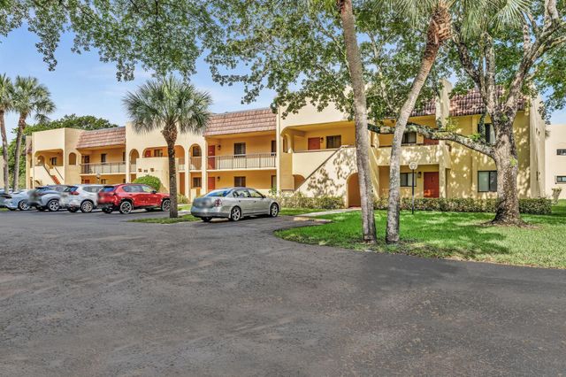 912 SW 9th Street Circle 105, Boca Raton, FL 33486