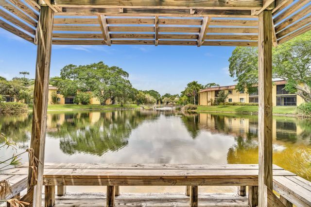 912 SW 9th Street Circle 105, Boca Raton, FL 33486