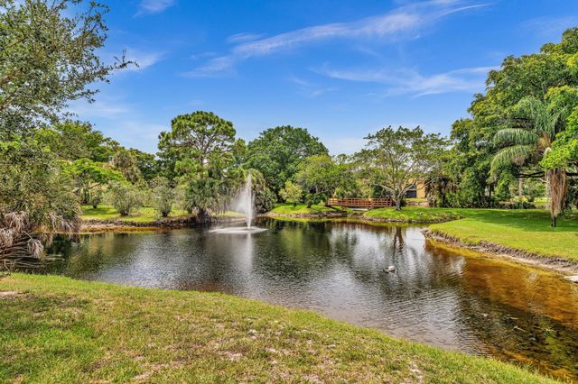 912 SW 9th Street Circle 105, Boca Raton, FL 33486