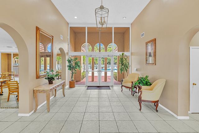 912 SW 9th Street Circle 105, Boca Raton, FL 33486