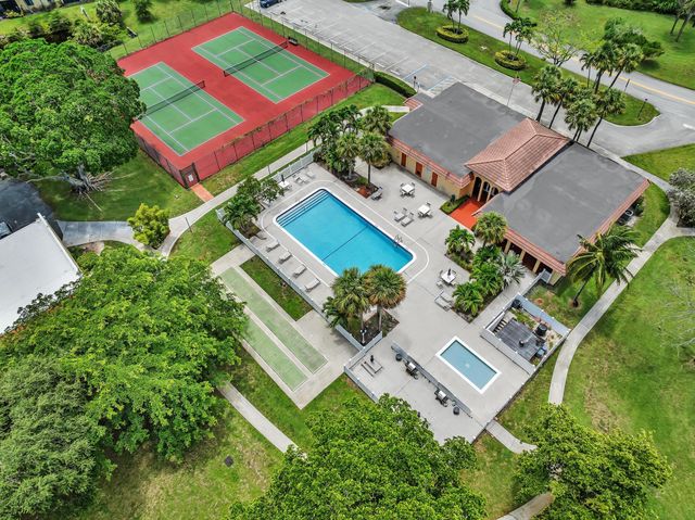 912 SW 9th Street Circle 105, Boca Raton, FL 33486