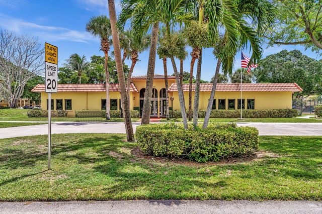 912 SW 9th Street Circle 105, Boca Raton, FL 33486