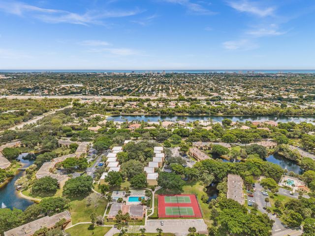 912 SW 9th Street Circle 105, Boca Raton, FL 33486