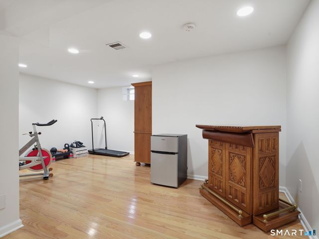 74 Hastings Lane, Stamford, CT 06905