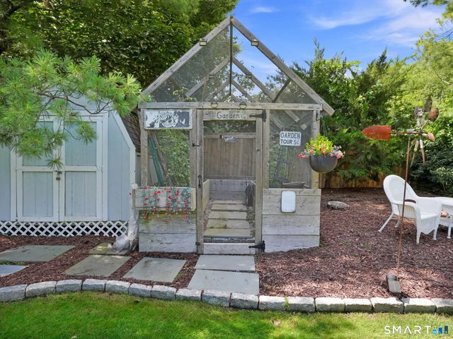 74 Hastings Lane, Stamford, CT 06905