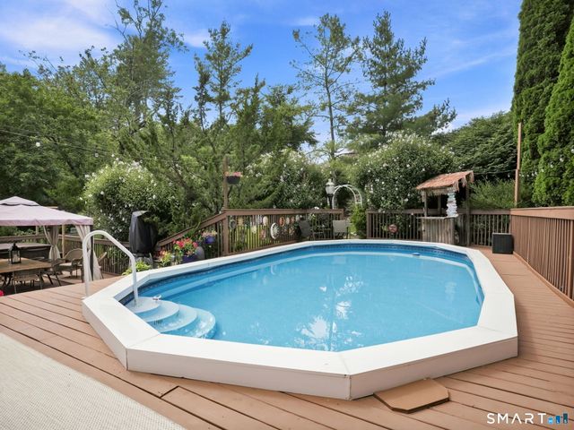 74 Hastings Lane, Stamford, CT 06905