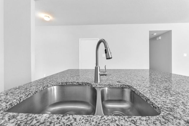 1044 Raceland, San Antonio, TX 78245