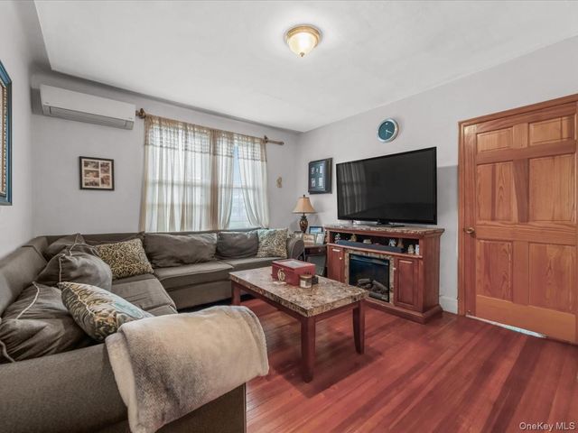 14702 33rd Avenue, Flushing, NY 11354