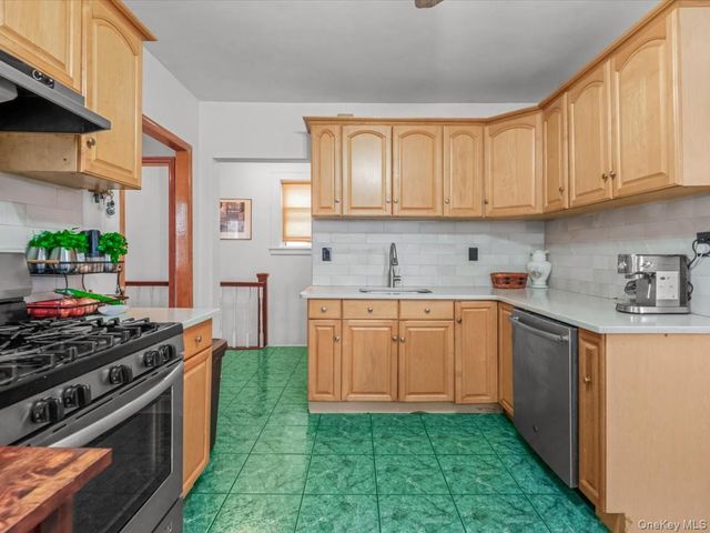 14702 33rd Avenue, Flushing, NY 11354