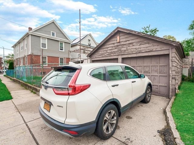 14702 33rd Avenue, Flushing, NY 11354