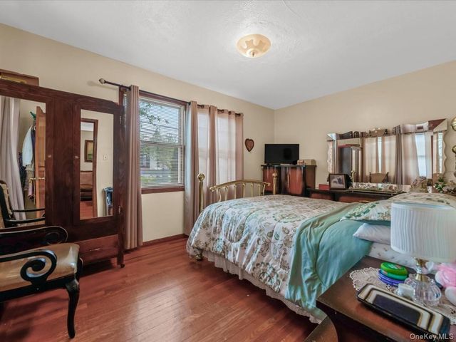 14702 33rd Avenue, Flushing, NY 11354