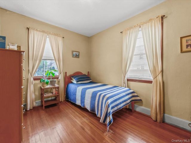 14702 33rd Avenue, Flushing, NY 11354