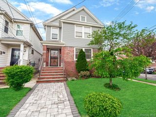 14702 33rd Avenue, Flushing, NY 11354