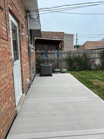 5749 W 63rd Place, Chicago, IL 60638