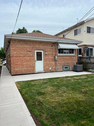 5749 W 63rd Place, Chicago, IL 60638