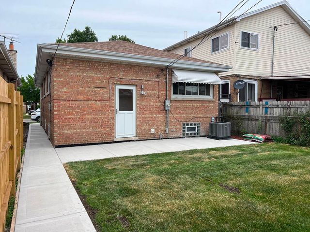 5749 W 63rd Place, Chicago, IL 60638
