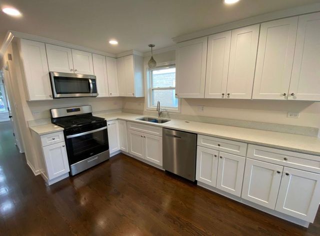 5749 W 63rd Place, Chicago, IL 60638