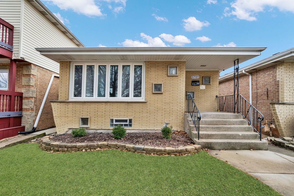 5749 W 63rd Place, Chicago, IL 60638