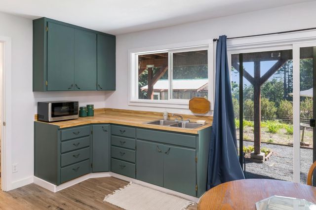 46650 Fish Rock Rd, Gualala, CA 95445