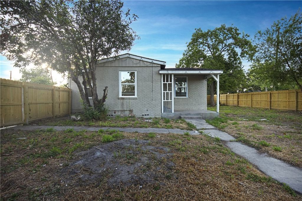 337 W Vanderbilt Dr, Corpus Christi, TX 78415