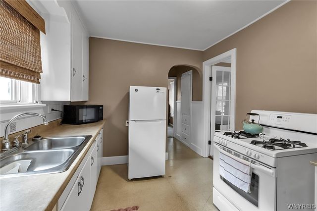 5657 Broadway Street, Lancaster, NY 14086