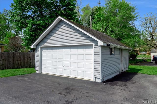 5657 Broadway Street, Lancaster, NY 14086