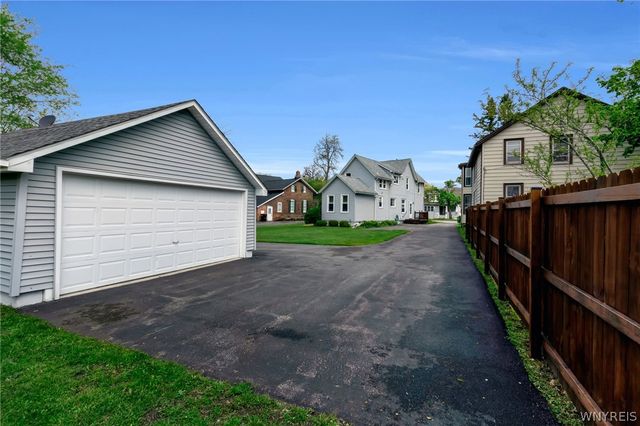 5657 Broadway Street, Lancaster, NY 14086