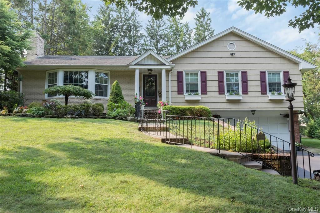 2 Sunset Lane, Garden City, NY 11530