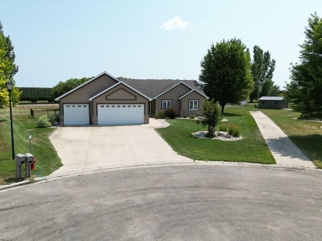 1949 51st Avenue N, Moorhead, MN 56560