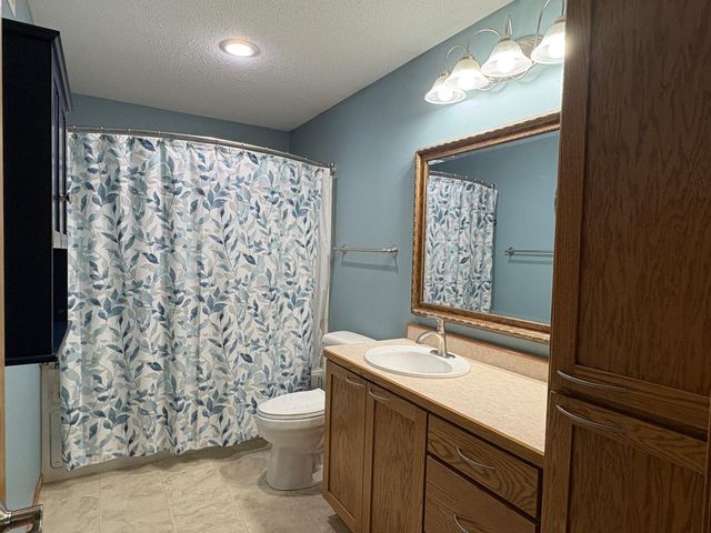 1949 51st Avenue N, Moorhead, MN 56560