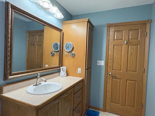1949 51st Avenue N, Moorhead, MN 56560