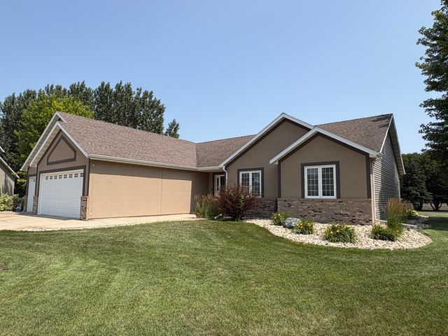 1949 51st Avenue N, Moorhead, MN 56560