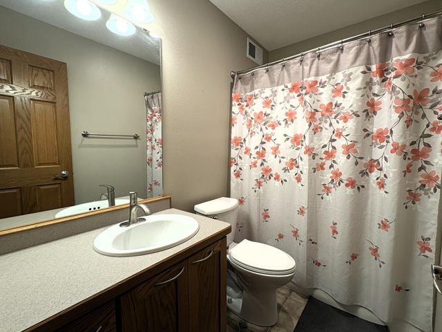 1949 51st Avenue N, Moorhead, MN 56560