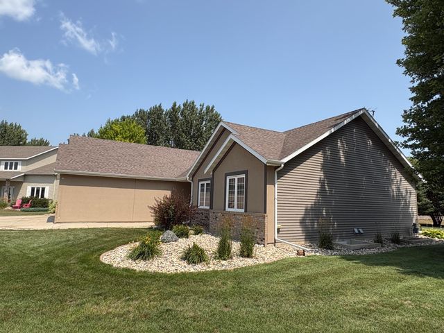 1949 51st Avenue N, Moorhead, MN 56560